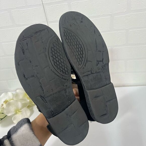 OTBT Earthly sandals black
Women’s size 6M - Picture 7 of 12